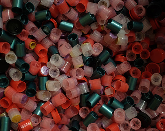 Bouchons de plastique à recycler
